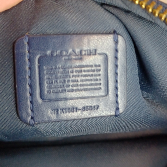 Coach Double zip crossbody navy blue with gold hardwear. EUC 7x4x2.5 - Picture 7 of 7